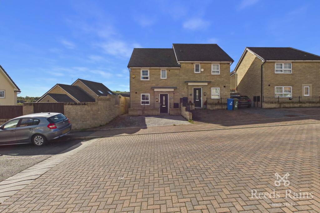 3 bed Semi Detached for rent in Hattersley. From Reeds Rains - Hyde 3 bed Semi Detached for rent in Hattersley. From Reeds Rains - Hyde