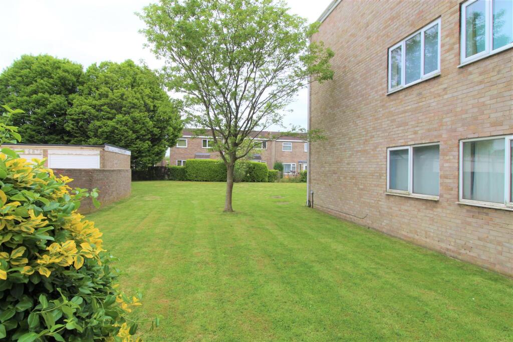 2 bed 1st Floor Flat for rent in Stratton St Margaret. From Ridgeway Estate Agents - Swindon