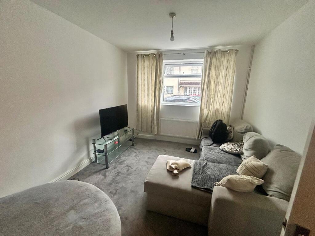 3 bed Mid Terraced House for rent in Swindon. From Ridgeway Estate Agents - Swindon