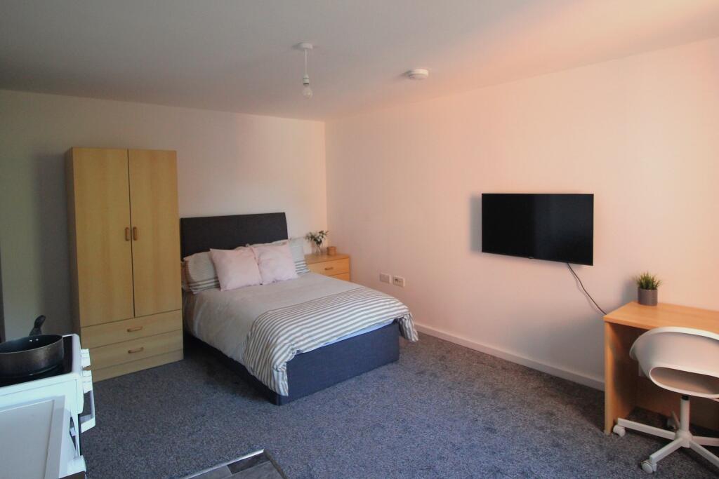 4 bed Studio for rent in Leeds. From Samara Lettings - Leeds