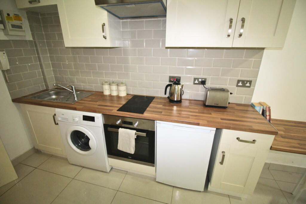 1 bed 1st Floor Flat for rent in Leeds. From Samara Lettings - Leeds
