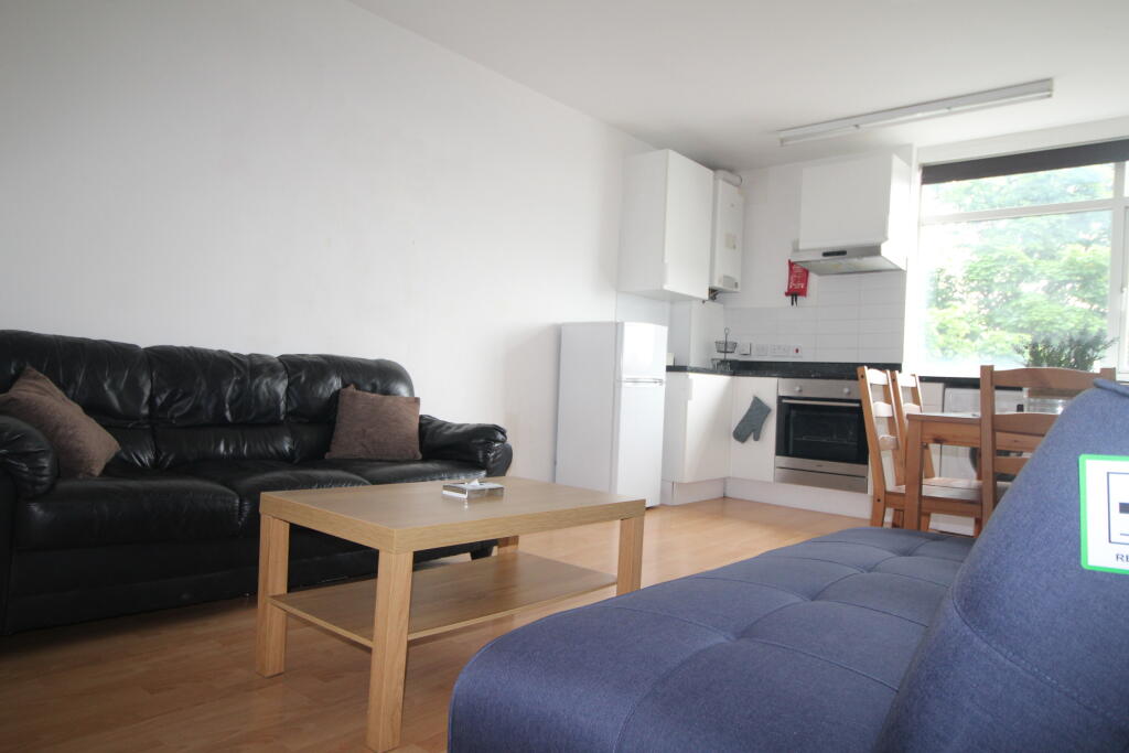 3 bed 1st Floor Flat for rent in Leeds. From Samara Lettings - Leeds