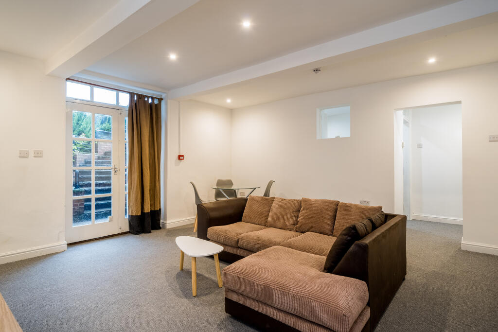 2 bed 1st Floor Flat for rent in Leeds. From Samara Lettings - Leeds