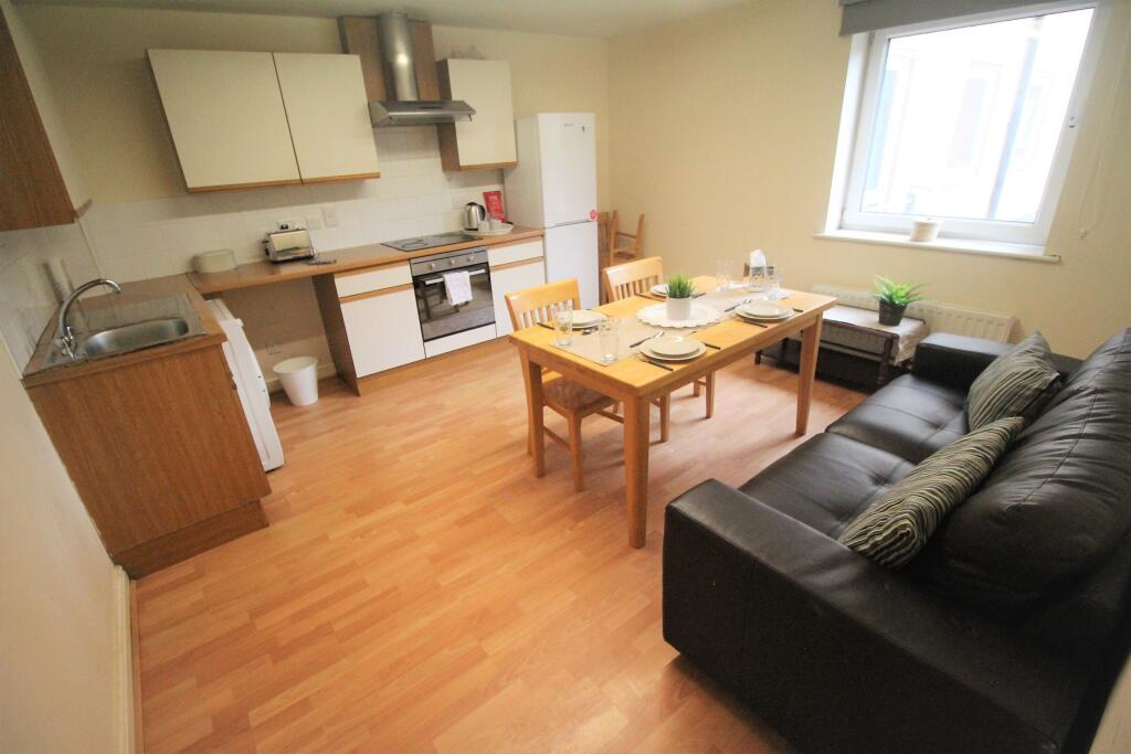 3 bed 1st Floor Flat for rent in Leeds. From Samara Lettings - Leeds