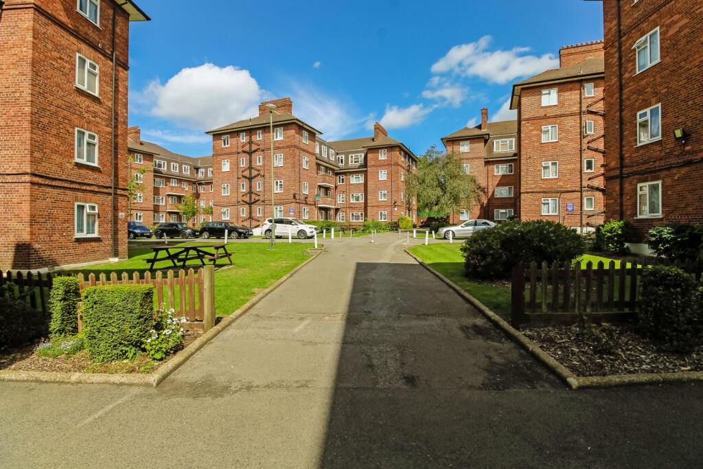 2 bed 1st Floor Flat for rent in Wembley. From Sonia Estates - Harrow