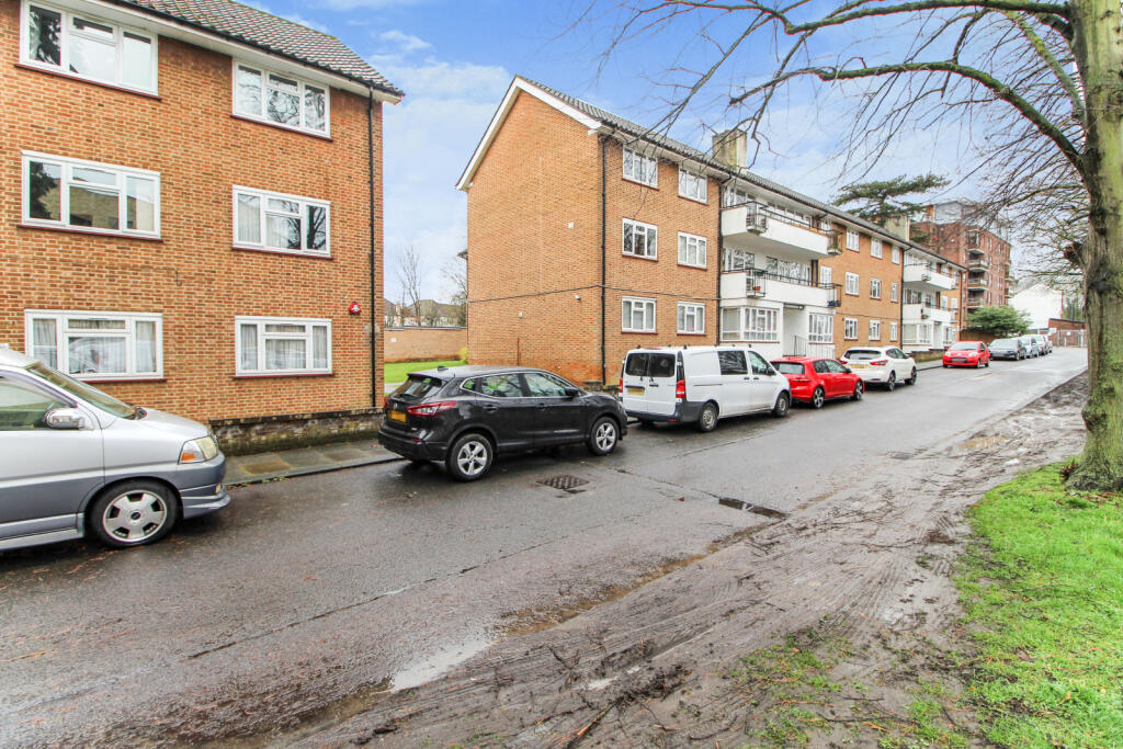 2 bed 1st Floor Flat for rent in Stanmore. From Sonia Estates - Harrow