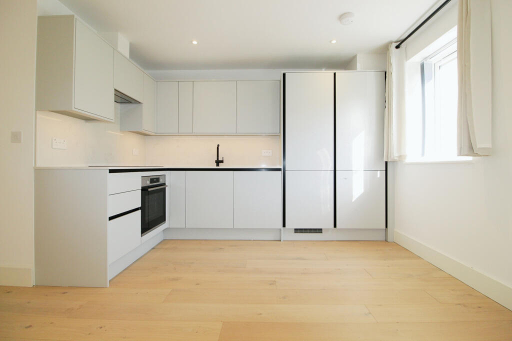 1 bed 1st Floor Flat for rent in Southall. From Sonia Estates - Harrow