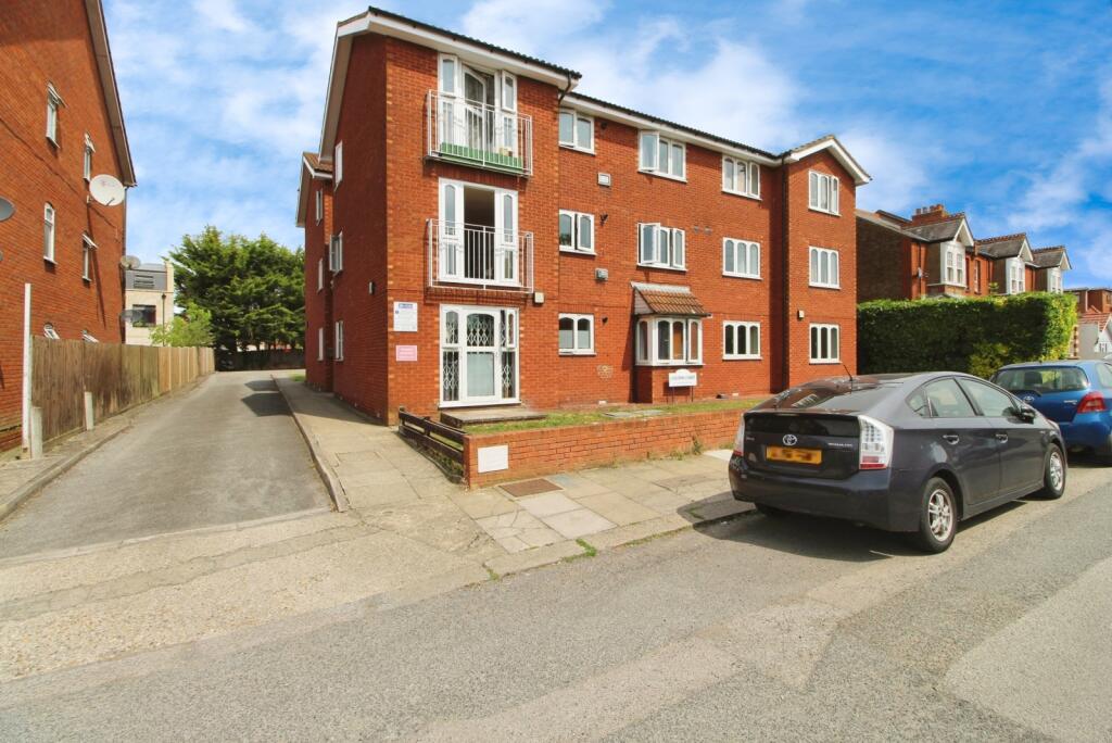 1 bed 1st Floor Flat for rent in Harrow. From Sonia Estates - Harrow