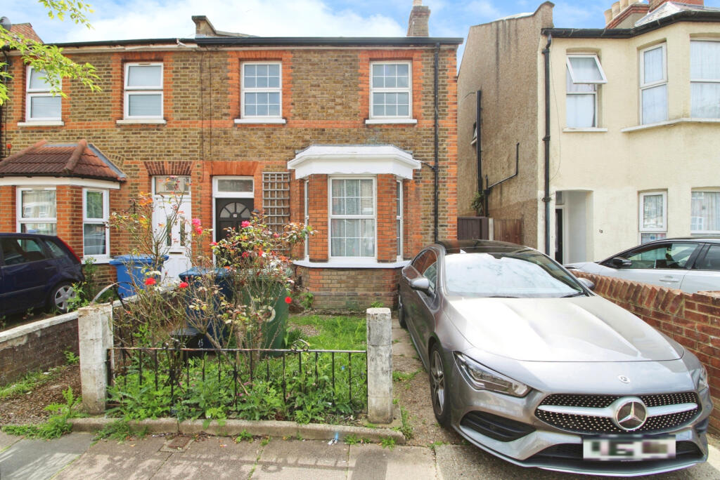 4 bed Semi Detached for rent in Harrow. From Sonia Estates - Harrow