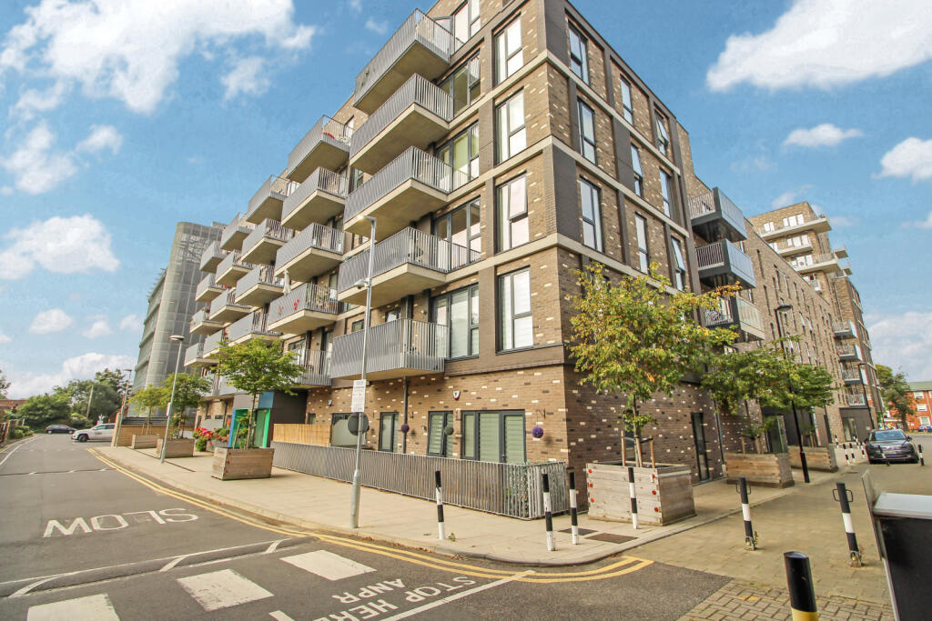 1 bed 1st Floor Flat for rent in Slough. From Sonia Estates - Harrow