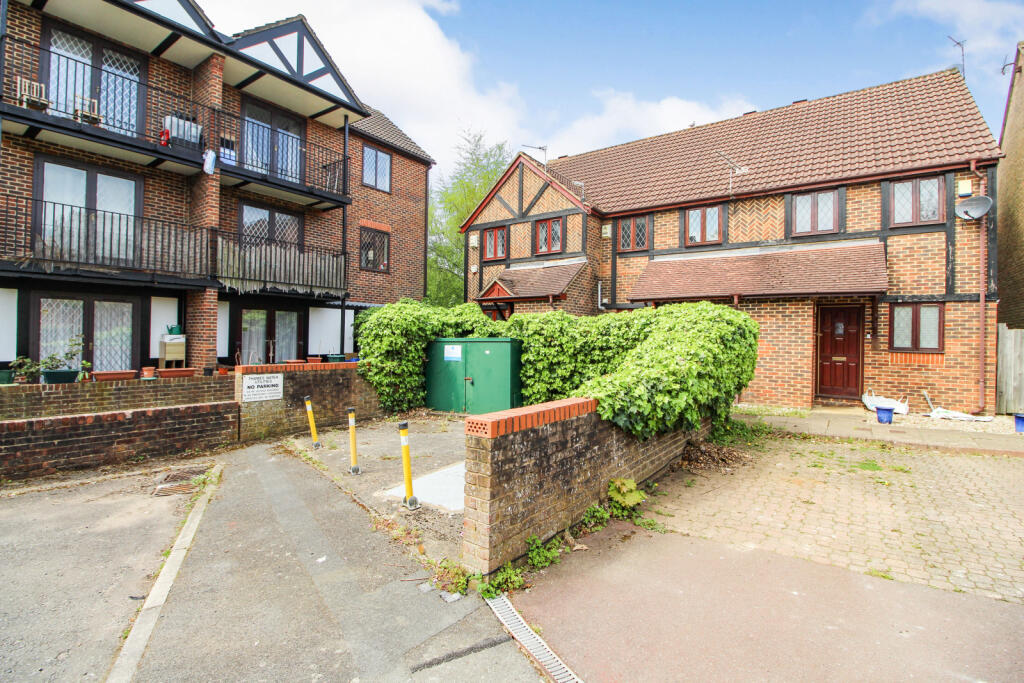 2 bed Mid Terraced House for rent in Northwood. From Sonia Estates - Harrow