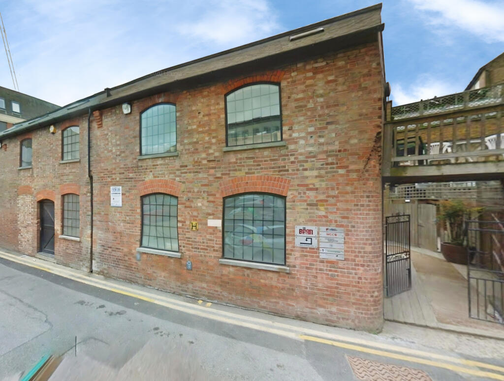 2 bed 1st Floor Flat for rent in Watford. From Sonia Estates - Harrow