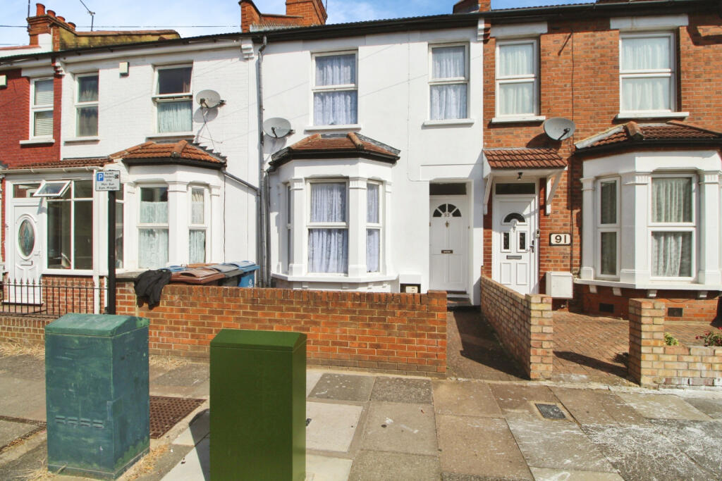 3 bed Mid Terraced House for rent in Kenton. From Sonia Estates - Harrow
