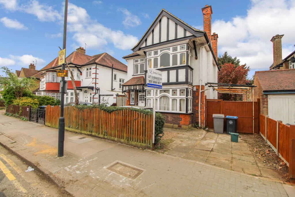 6 bed Detached for rent in Kenton. From Sonia Estates - Harrow 6 bed Detached for rent in Kenton. From Sonia Estates - Harrow