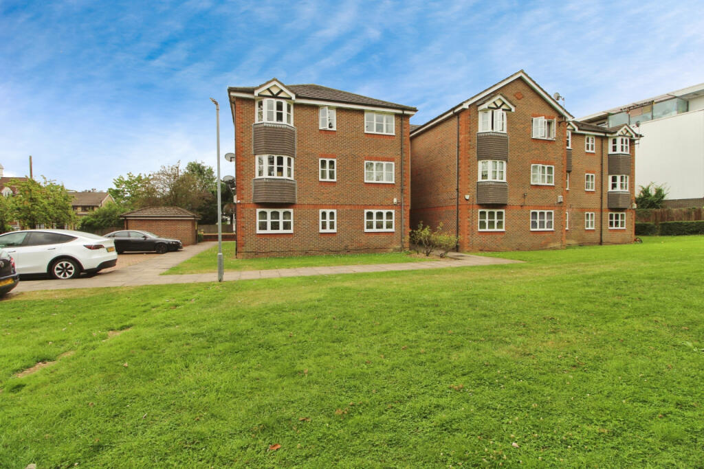 2 bed 1st Floor Flat for rent in Kenton. From Sonia Estates - Harrow