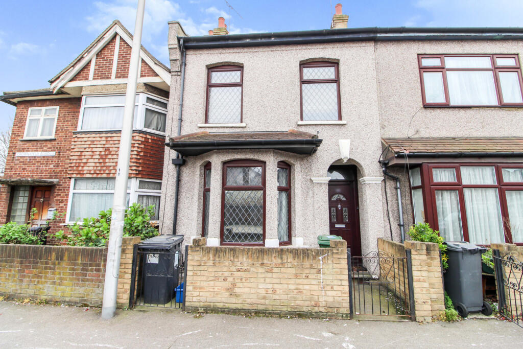 3 bed Mid Terraced House for rent in Stratford. From Sonia Estates - Harrow 3 bed Mid Terraced House for rent in Stratford. From Sonia Estates - Harrow