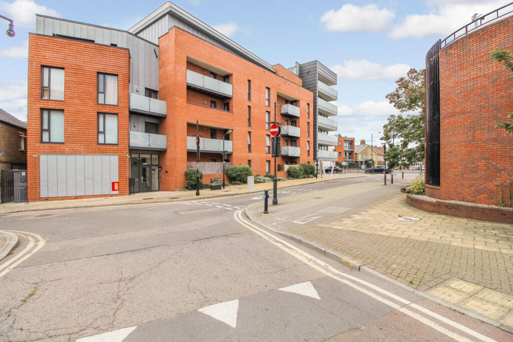 2 bed 1st Floor Flat for rent in Harrow. From Sonia Estates - Harrow