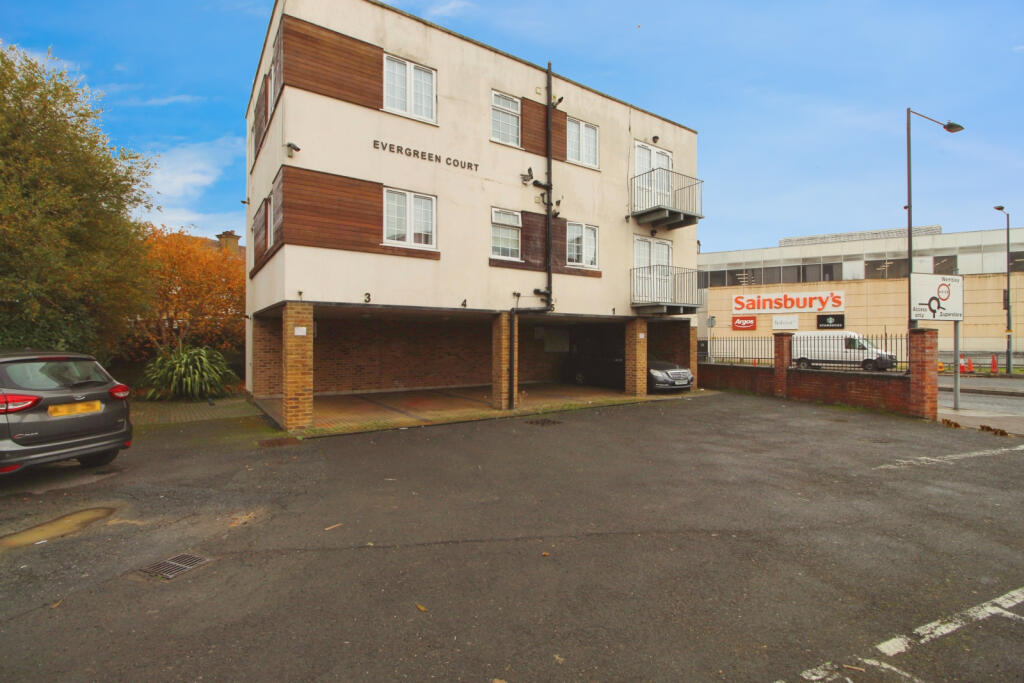 1 bed 1st Floor Flat for rent in Kenton. From Sonia Estates - Harrow
