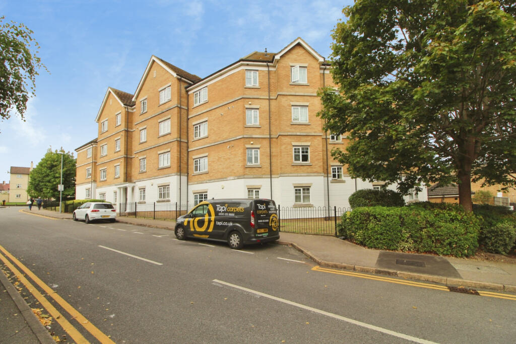 2 bed 1st Floor Flat for rent in Stanmore. From Sonia Estates - Harrow