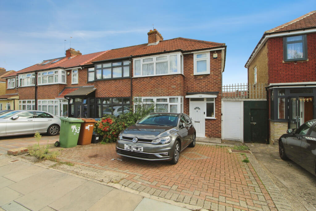 4 bed Semi Detached for rent in Kenton. From Sonia Estates - Harrow