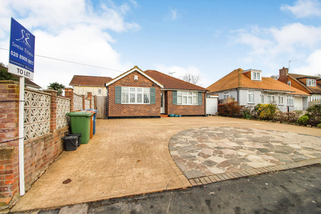 2 bed Detached bungalow for rent in Stanmore. From Sonia Estates - Harrow