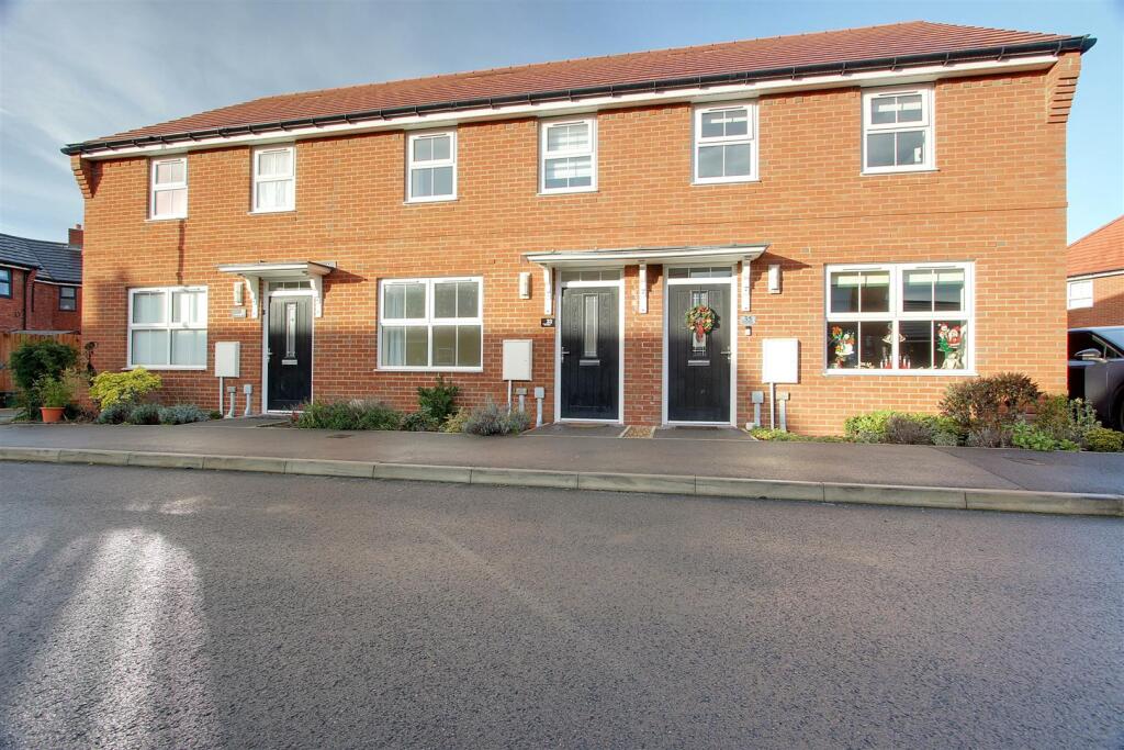 3 bed Mid Terraced House for rent in Burcott. From Sterling Estate Agents - Tring
