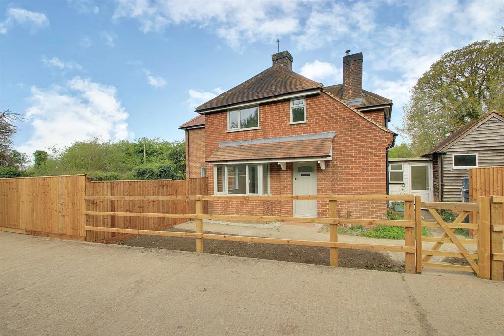 3 bed Detached for rent in Princes Risborough. From Sterling Estate Agents - Tring
