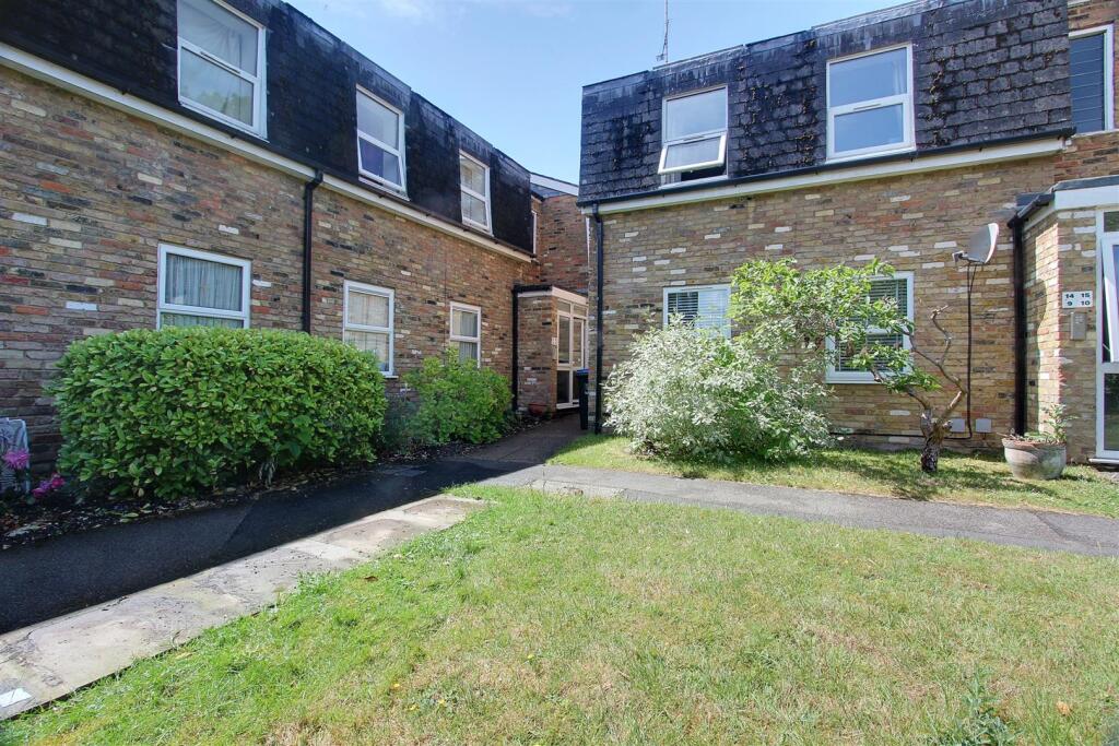 2 bed Apartment for rent in Tring. From Sterling Estate Agents - Tring
