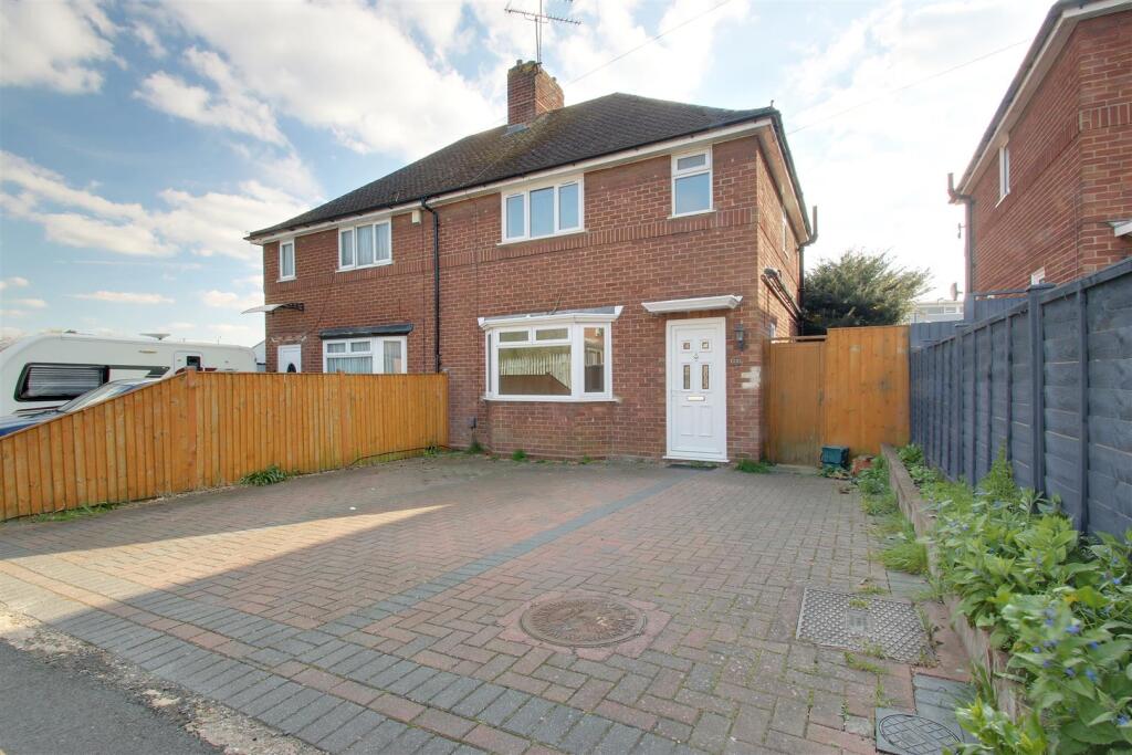 3 bed Semi Detached for rent in Aylesbury. From Sterling Estate Agents - Tring