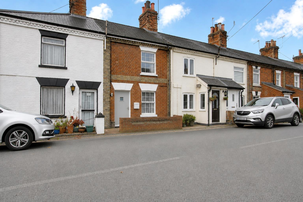 2 bed Cottage for rent in Wilstone. From Sterling Estate Agents - Tring 2 bed Cottage for rent in Wilstone. From Sterling Estate Agents - Tring