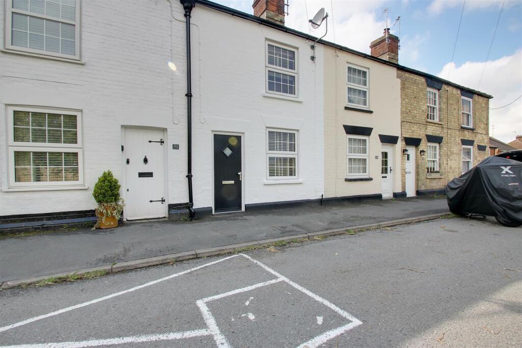 2 bed Cottage for rent in Pitstone. From Sterling Estate Agents - Tring 2 bed Cottage for rent in Pitstone. From Sterling Estate Agents - Tring