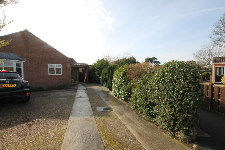 2 bed Detached bungalow for rent in Haxby. From Susie Smith Lettings - York 2 bed Detached bungalow for rent in Haxby. From Susie Smith Lettings - York