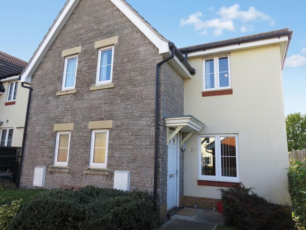 2 bed Mews for rent in Whiteway. From The Bristol Residential Letting Co - Southville 2 bed Mews for rent in Whiteway. From The Bristol Residential Letting Co - Southville