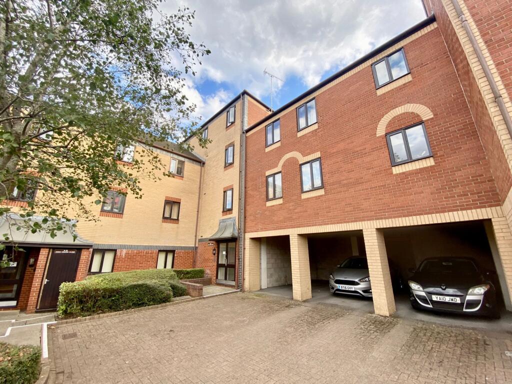 1 bed 1st Floor Flat for rent in Two Mile Hill. From The Bristol Residential Letting Co - Southville 1 bed 1st Floor Flat for rent in Two Mile Hill. From The Bristol Residential Letting Co - Southville
