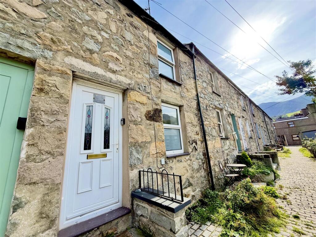 2 bed Mid Terraced House for rent in Trefor. From Tudor Estate Agents - Pwllheli 2 bed Mid Terraced House for rent in Trefor. From Tudor Estate Agents - Pwllheli