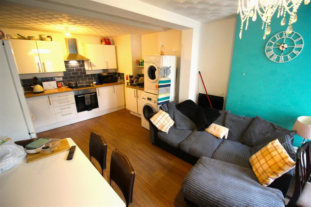 5 bed Annexe for rent in Portsmouth. From Tully & Co - Southsea 5 bed Annexe for rent in Portsmouth. From Tully & Co - Southsea