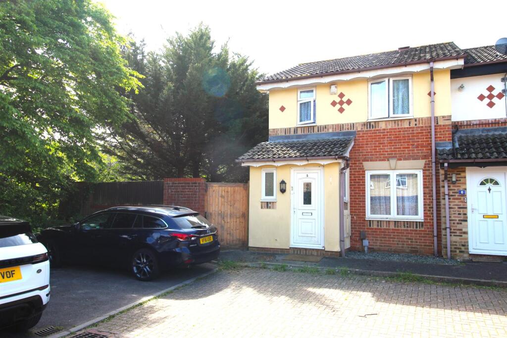 3 bed End of Terrace for rent in Peel Common. From Tully & Co - Southsea 3 bed End of Terrace for rent in Peel Common. From Tully & Co - Southsea