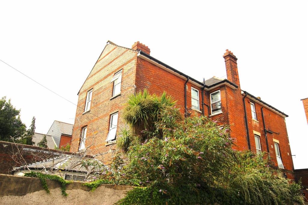 4 bed Studio for rent in Portsmouth. From Tully & Co - Southsea 4 bed Studio for rent in Portsmouth. From Tully & Co - Southsea