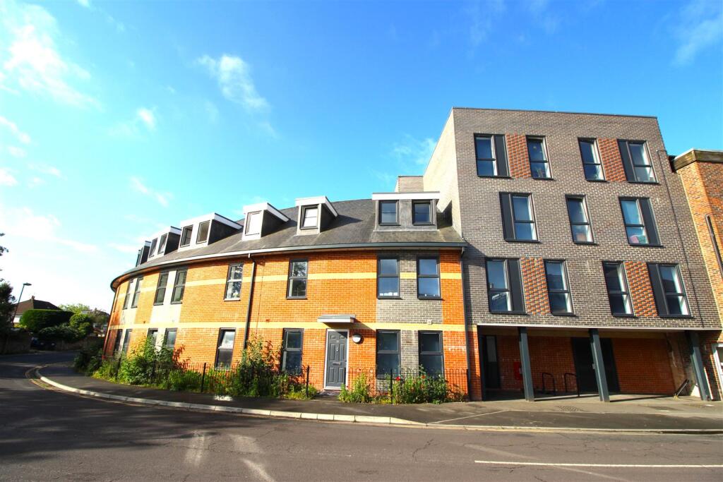 1 bed 1st Floor Flat for rent in Havant. From Tully & Co - Southsea 1 bed 1st Floor Flat for rent in Havant. From Tully & Co - Southsea