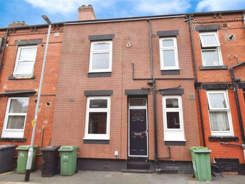 2 bed Mid Terraced House for rent in Leeds. From WATTS & CO - Leeds