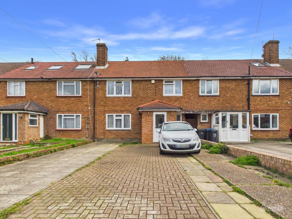 4 bed Mid Terraced House for rent in Warlingham. From Webbs Estate Agents - Croydon
