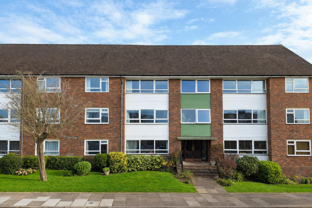 2 bed 1st Floor Flat for rent in Harrow. From Woodward Estate Agents - Harrow