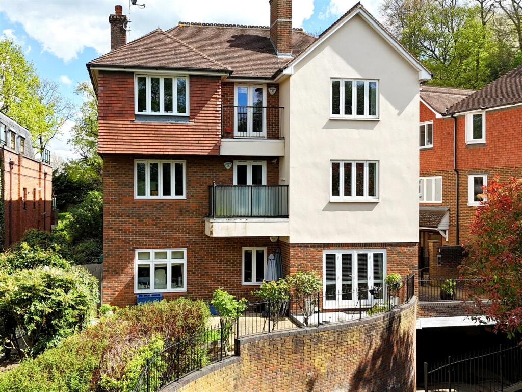 2 bed Apartment for rent in Harrow. From Woodward Estate Agents - Harrow