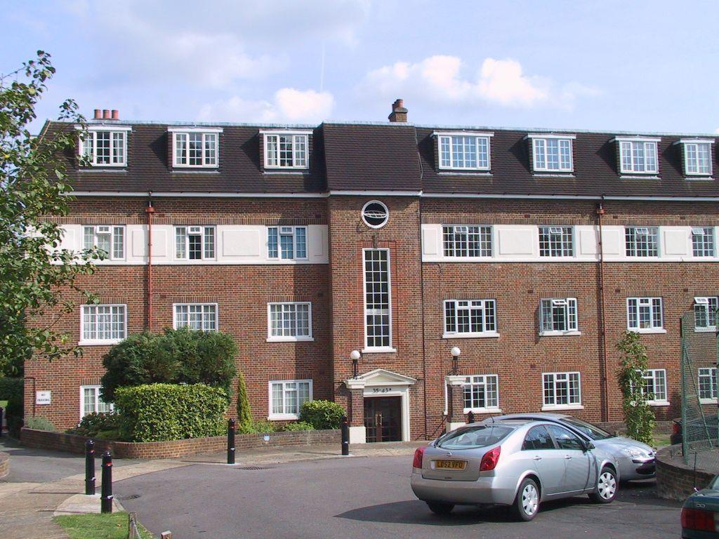 4 bed 1st Floor Flat for rent in Harrow. From Woodward Estate Agents - Harrow