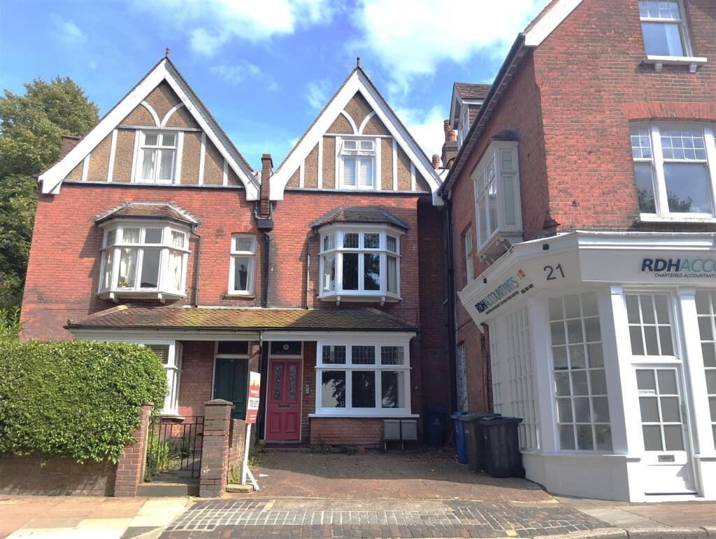 2 bed 1st Floor Flat for rent in Harrow. From Woodward Estate Agents - Harrow