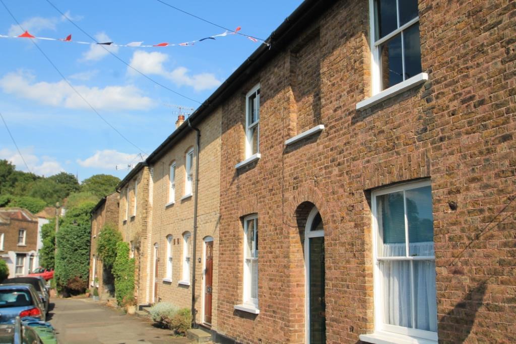 2 bed Detached for rent in Harrow. From Woodward Estate Agents - Harrow