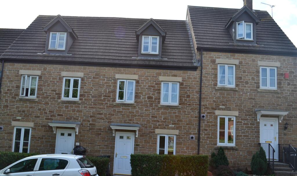 3 bed Town House for rent in Yeovil. From YeoLets - Yeovil 3 bed Town House for rent in Yeovil. From YeoLets - Yeovil