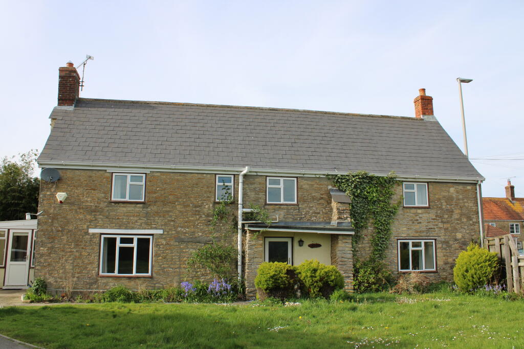 2 bed Detached for rent in Gillingham. From YeoLets - Yeovil