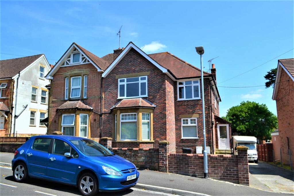 2 bed Apartment for rent in Yeovil. From YeoLets - Yeovil