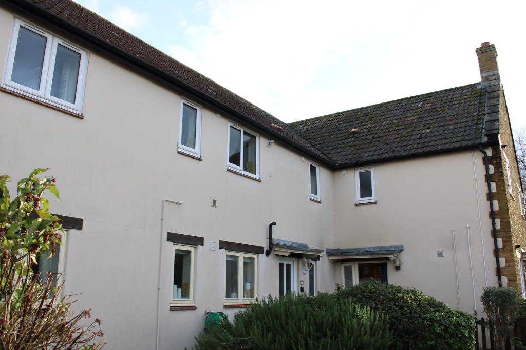 3 bed 1st Floor Flat for rent in Martock. From YeoLets - Yeovil